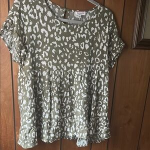 Green and White Leopard Print Women's Top